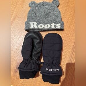 Roots Grey Bear Beanie and Black Auclair Kids Mittens Set